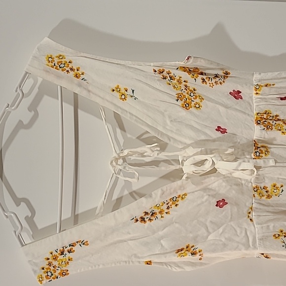 Urban Outfitters Floral Romper - Picture 2 of 9